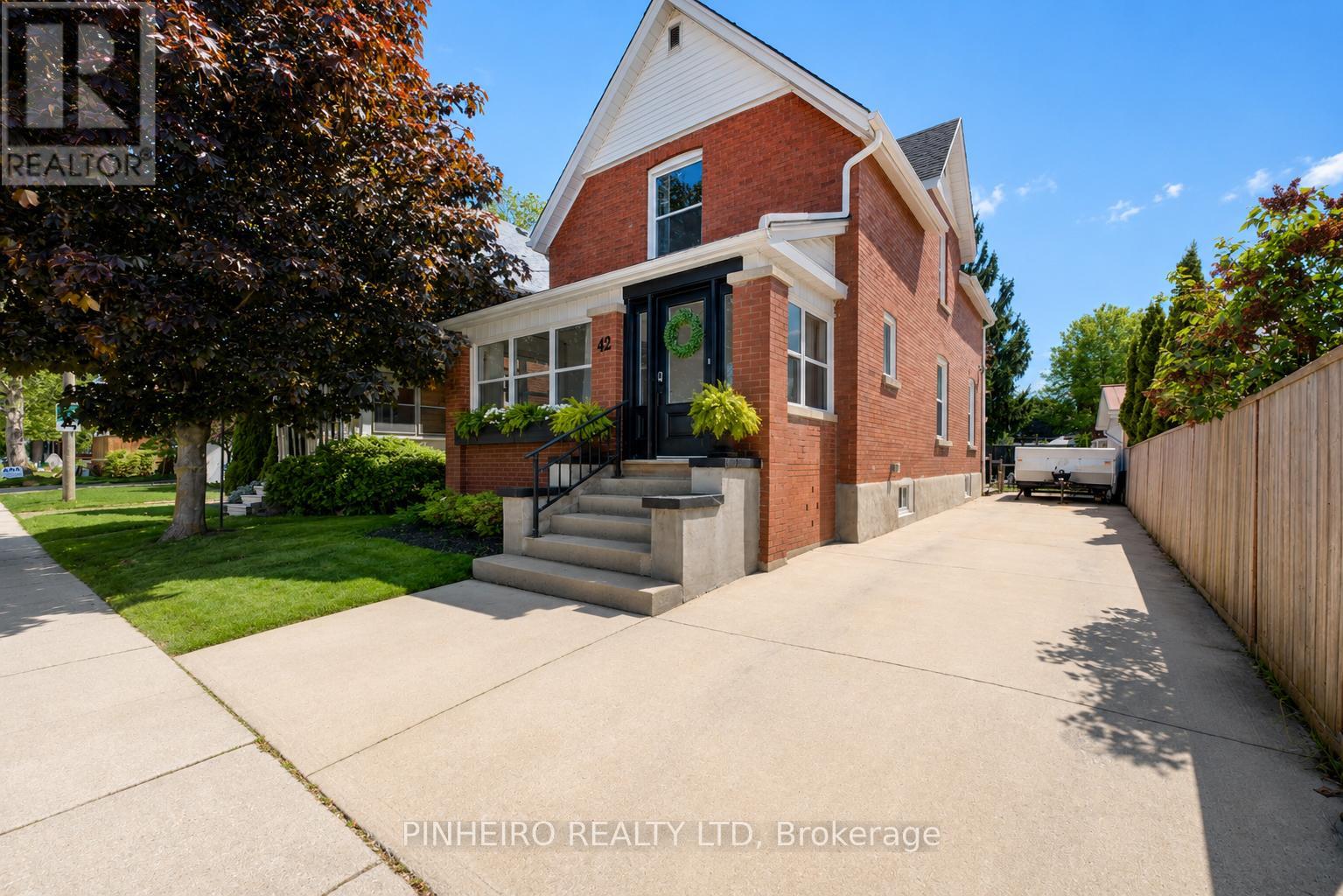 $499,90042 Fifth Avenue, St. Thomas, Ontario
