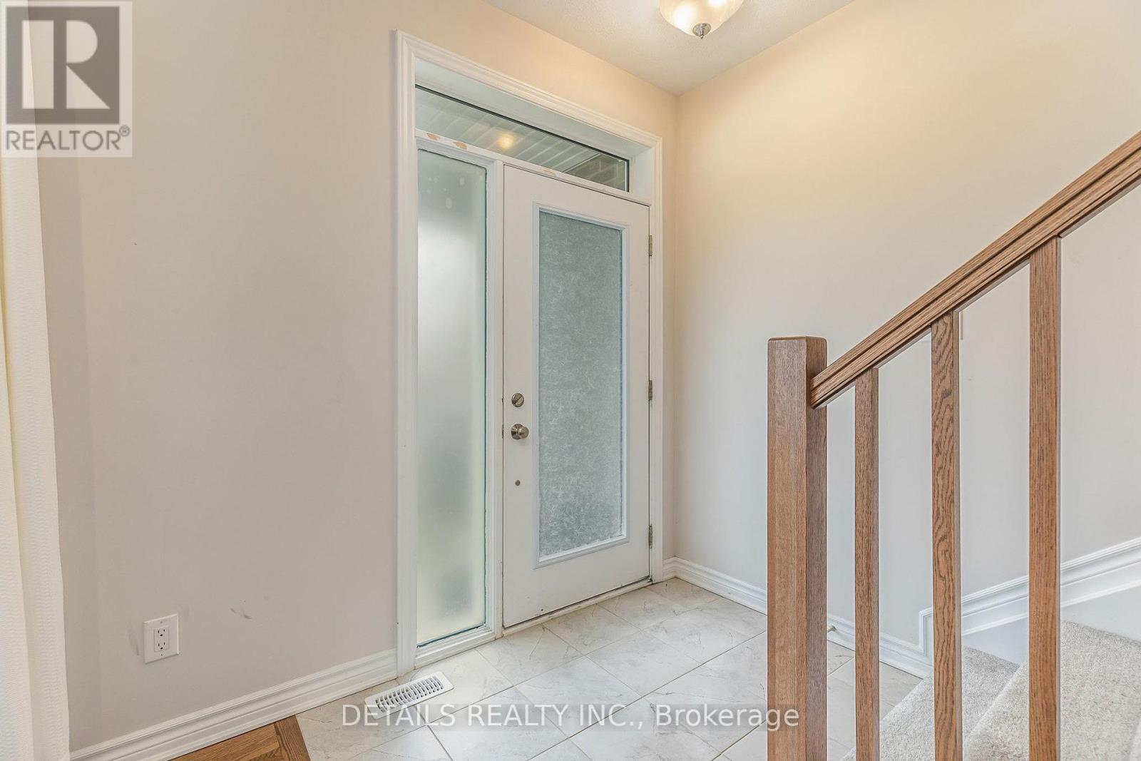 708 Vennecy Terrace, Ottawa, Ontario K1W 0N5 - Photo 3 - X13228000