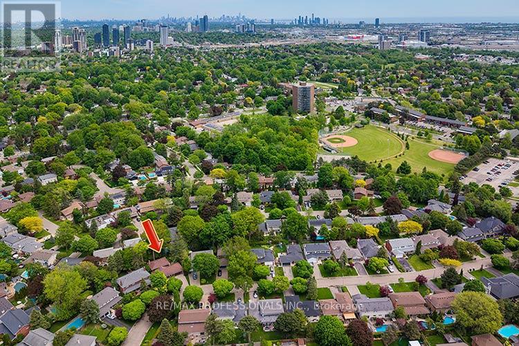 7 Cherry Post Crescent, Toronto, Ontario  M9C 2J9 - Photo 2 - W13227484