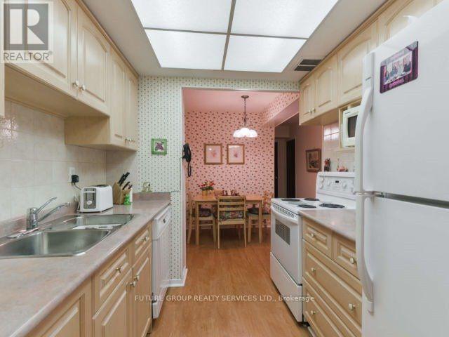 1601 - 3100 Kirwin Avenue, Mississauga, Ontario  L5A 3S6 - Photo 3 - W13227550