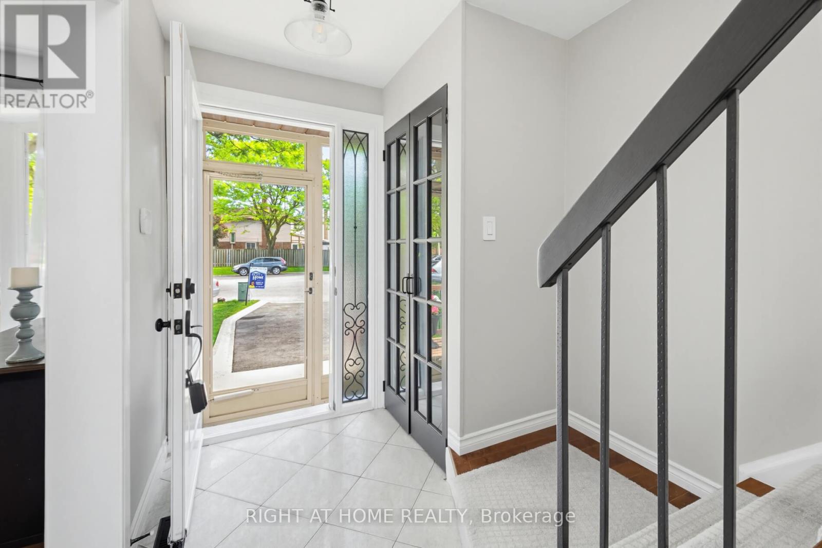 16 Marengo Court S, Brampton, Ontario  L6S 4H6 - Photo 3 - W13227598