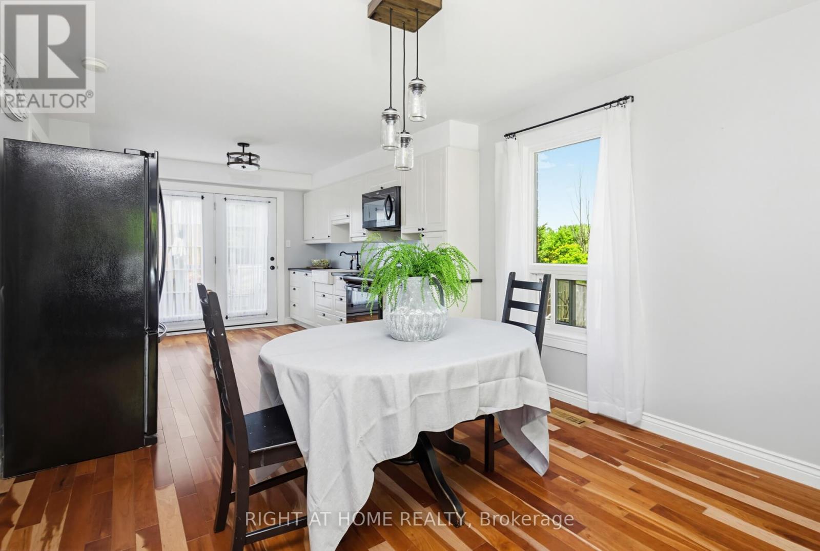 16 Marengo Court S, Brampton, Ontario  L6S 4H6 - Photo 7 - W13227598