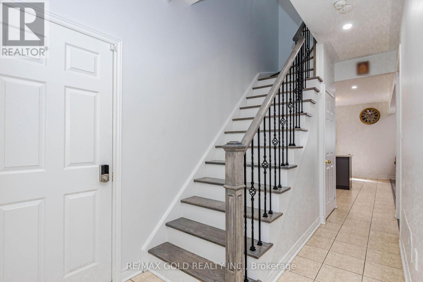 Upper Level Only - 93 Footbridge Crescent, Brampton, Ontario  L6R 0T9 - Photo 11 - W13227608