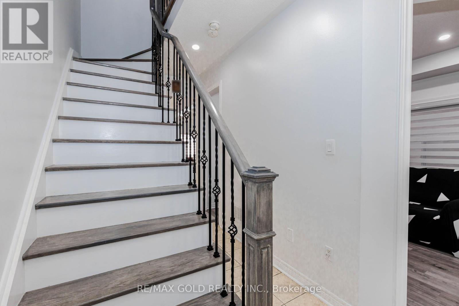 Upper Level Only - 93 Footbridge Crescent, Brampton, Ontario  L6R 0T9 - Photo 13 - W13227608