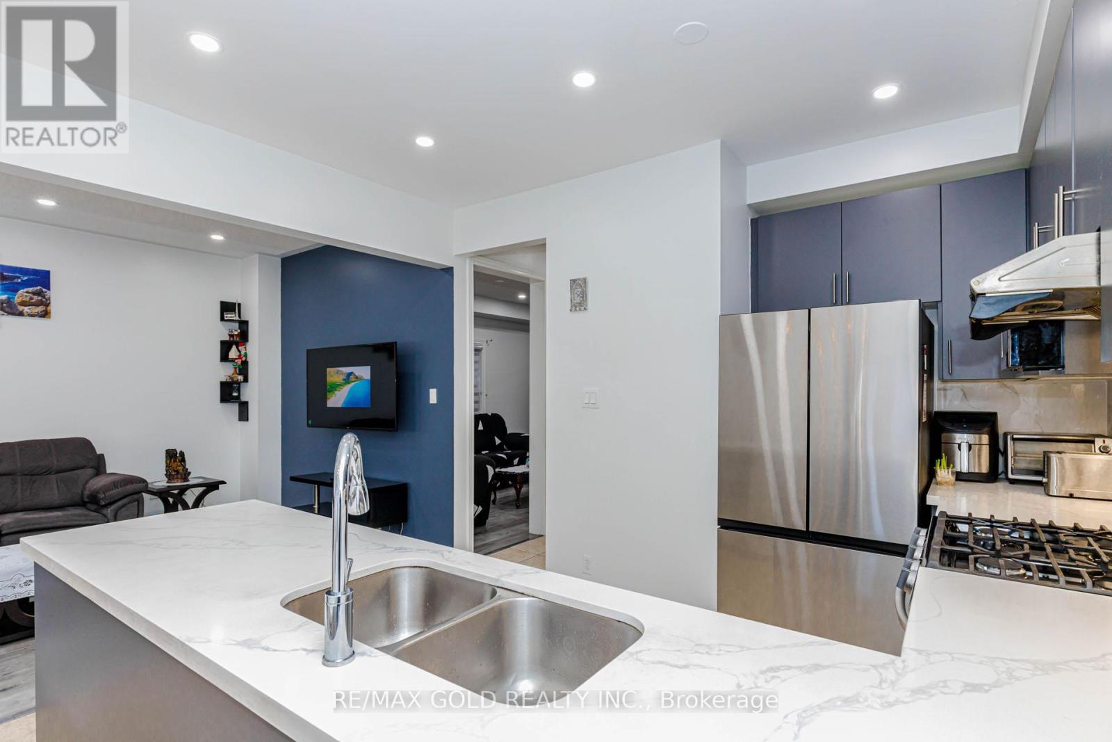 Upper Level Only - 93 Footbridge Crescent, Brampton, Ontario  L6R 0T9 - Photo 9 - W13227608