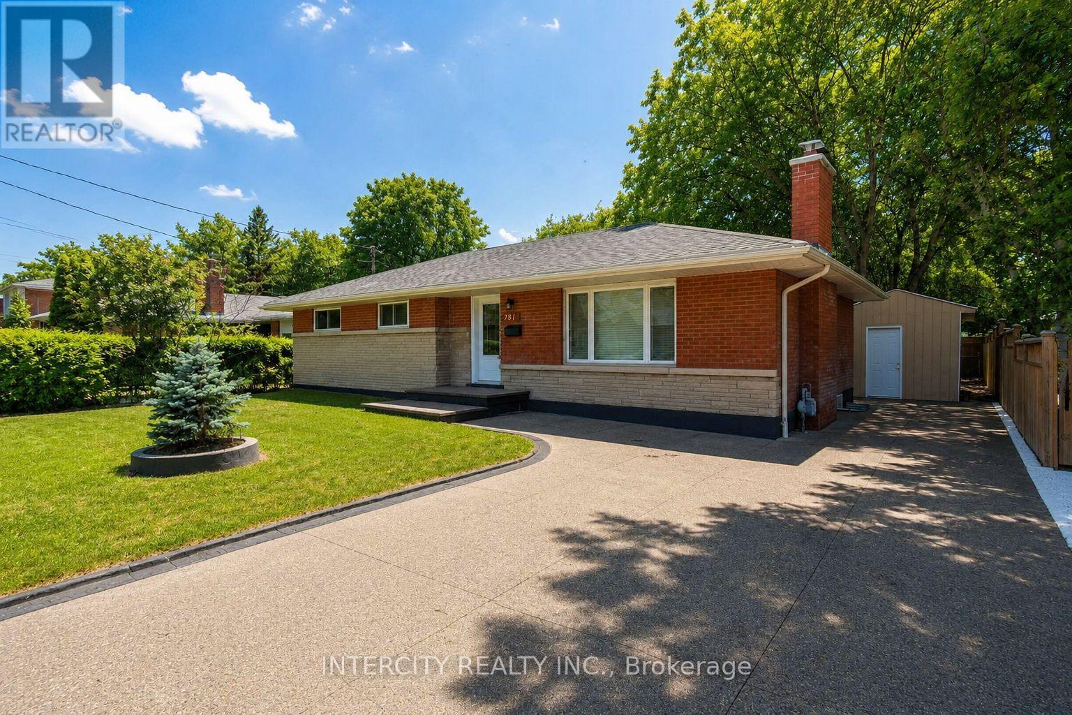 781 Drury Lane, Burlington, Ontario  L7R 2Y1 - Photo 2 - W13227660