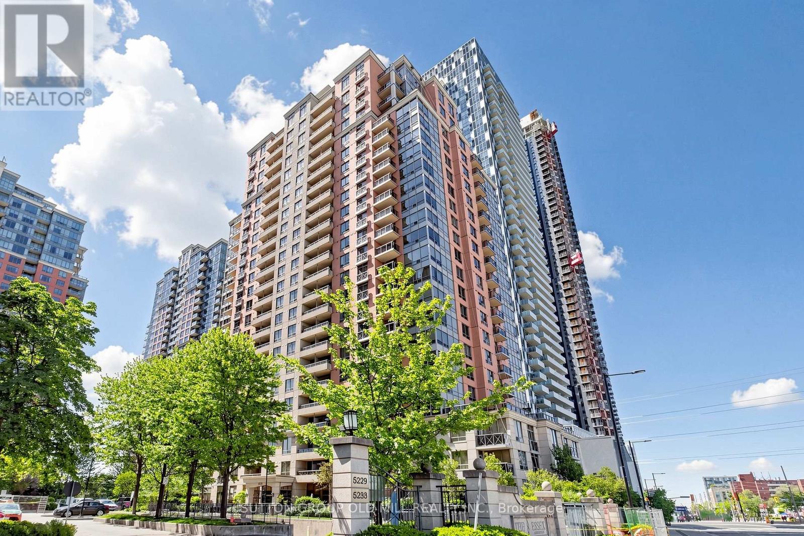 1716 - 5233 Dundas Street W, Toronto (Islington-City Centre West), Ontario  M9B 6M1 - Photo 1 - W13227672