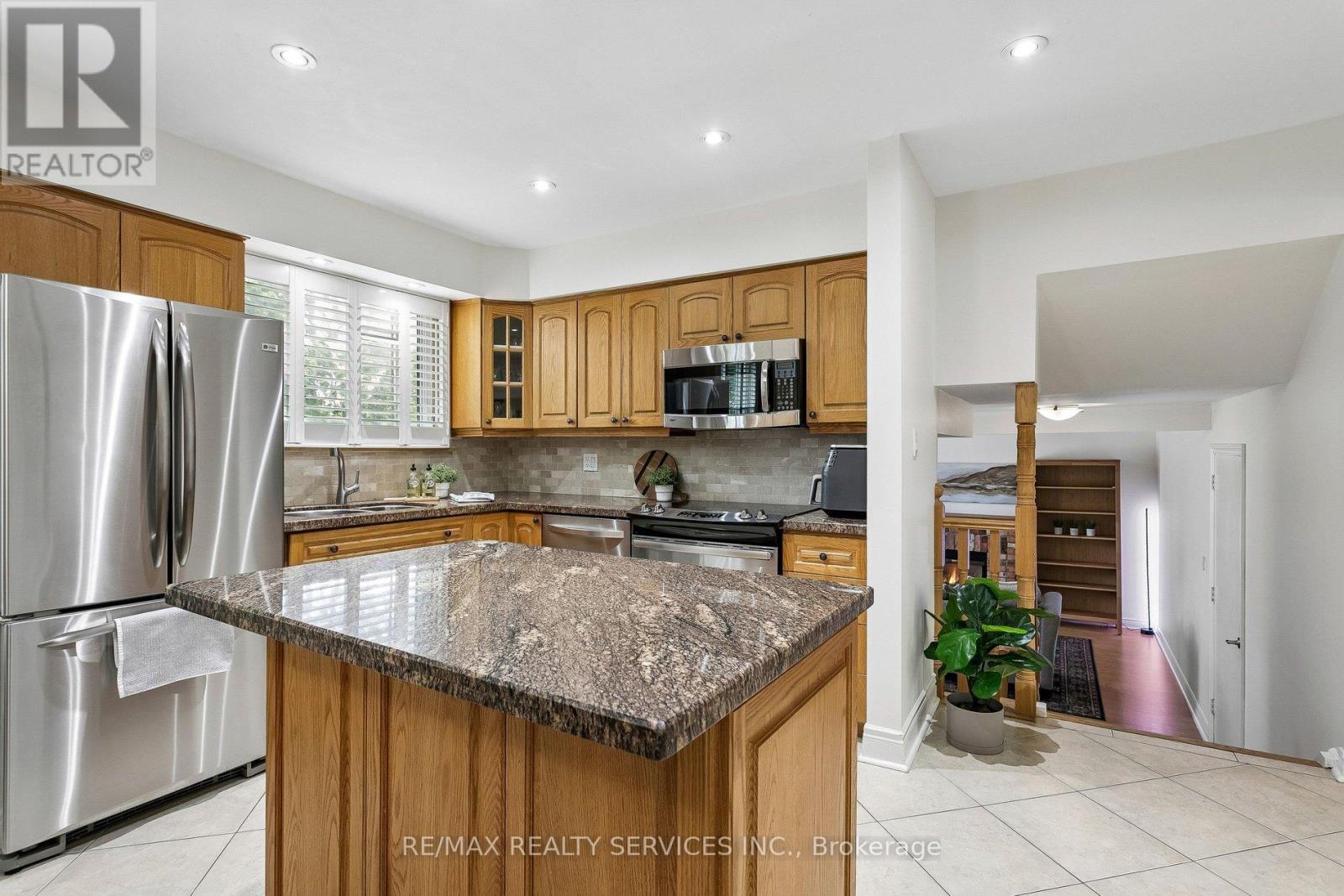 42 Watson Crescent, Brampton (Brampton East), Ontario  L6W 1E7 - Photo 16 - W13227826