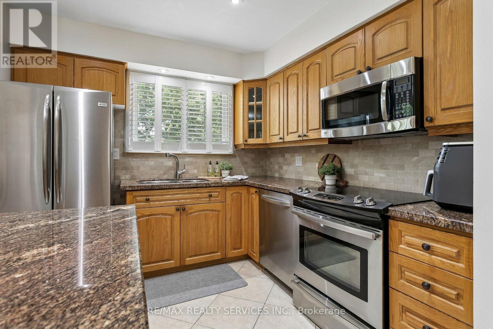 42 Watson Crescent, Brampton (Brampton East), Ontario  L6W 1E7 - Photo 17 - W13227826