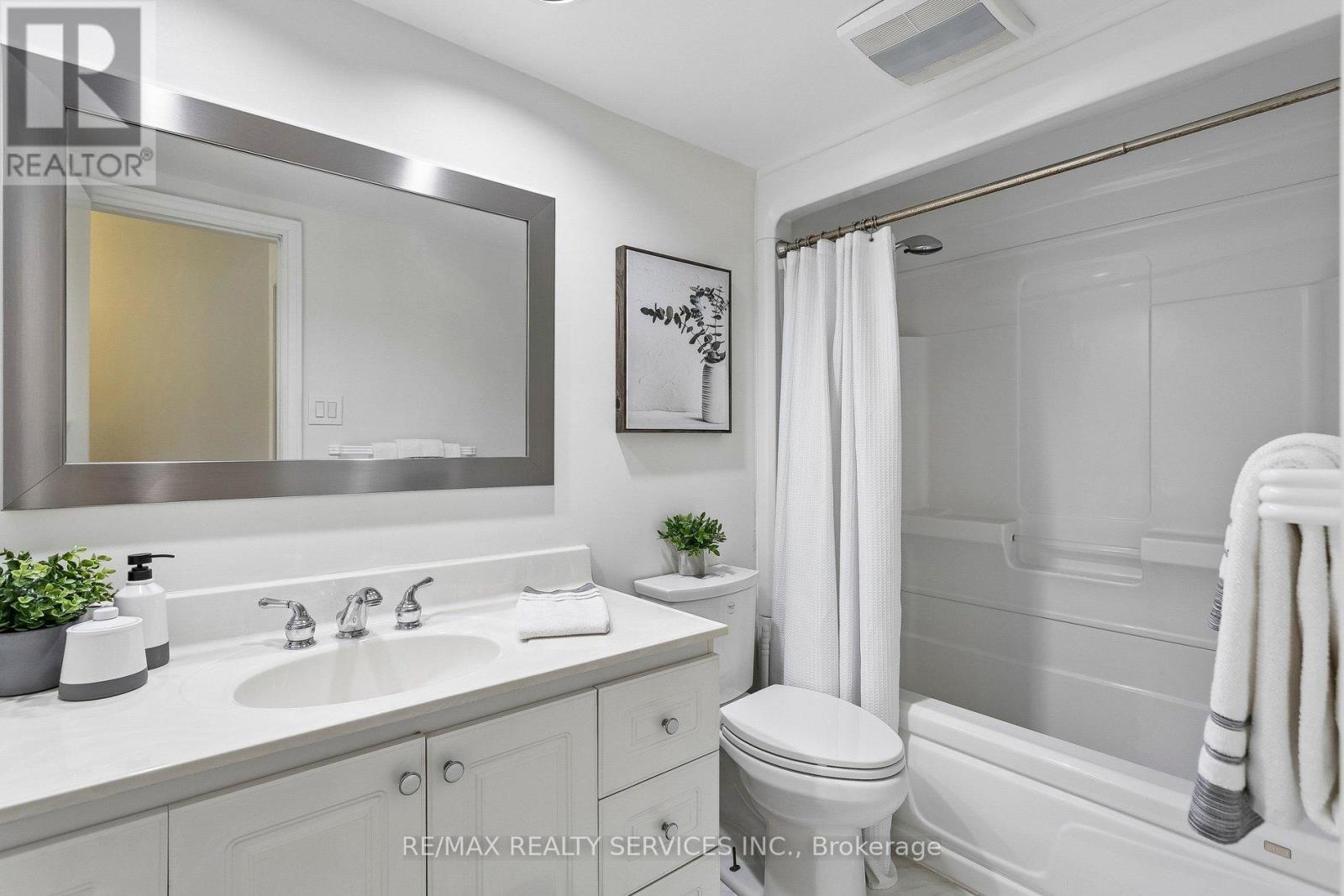 42 Watson Crescent, Brampton (Brampton East), Ontario  L6W 1E7 - Photo 26 - W13227826