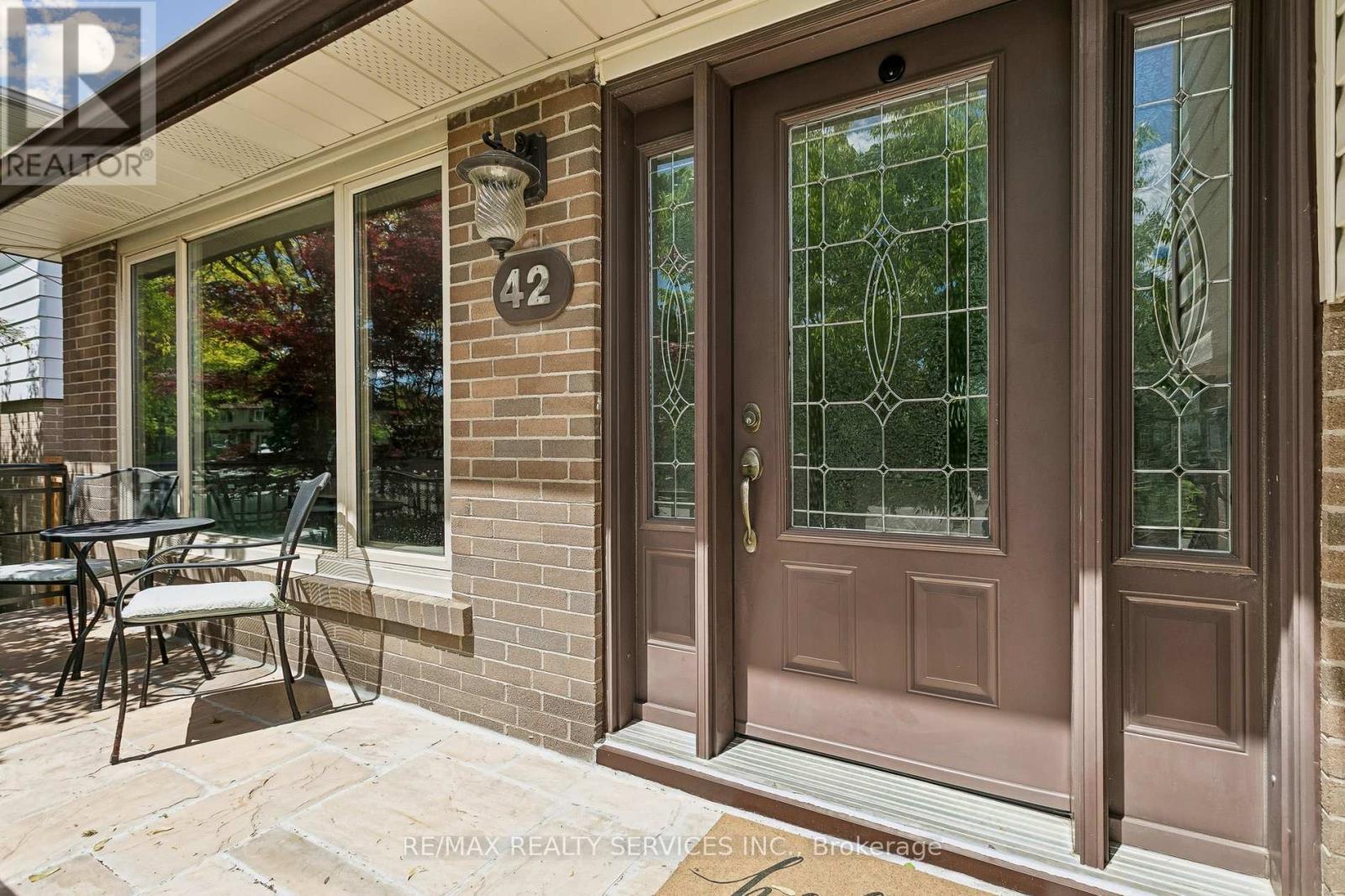 42 Watson Crescent, Brampton (Brampton East), Ontario  L6W 1E7 - Photo 5 - W13227826