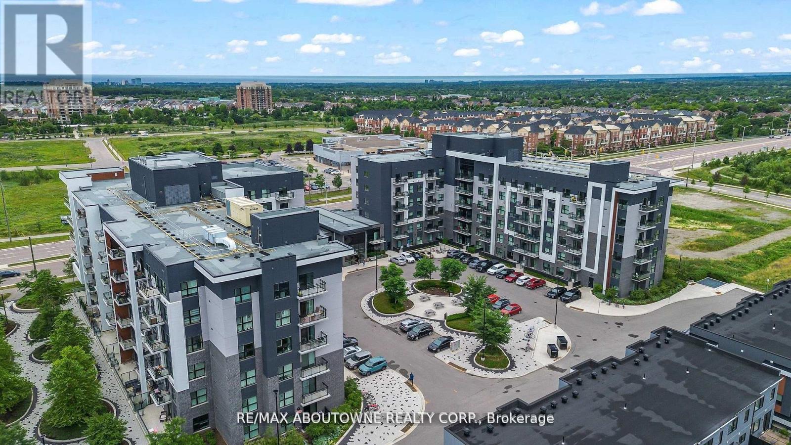 121 - 102 GROVEWOOD COMMON, Oakville, Ontario