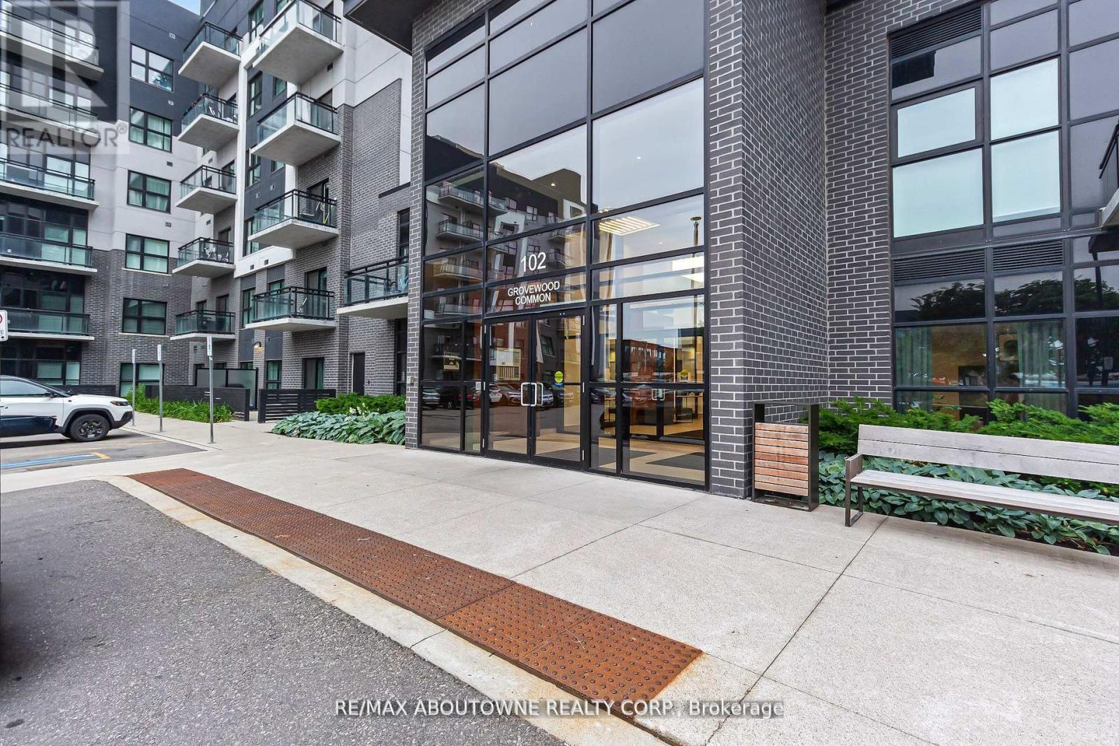 121 - 102 Grovewood Common, Oakville, Ontario  L6H 0X2 - Photo 3 - W13227874