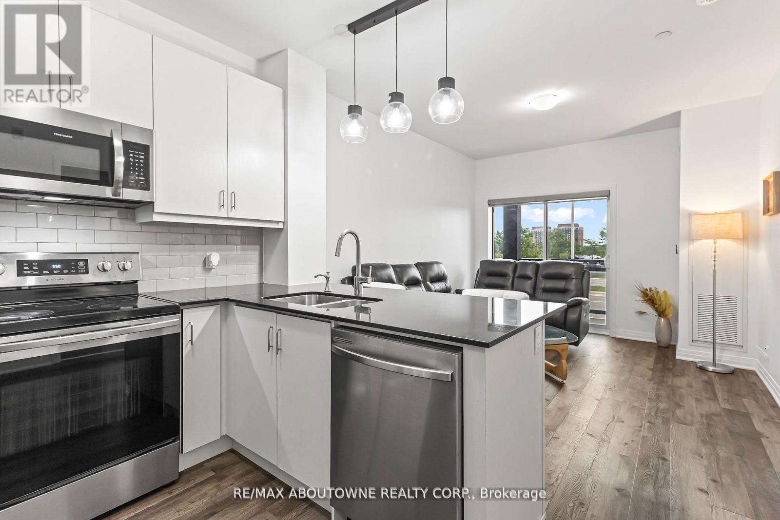 121 - 102 Grovewood Common, Oakville, Ontario  L6H 0X2 - Photo 7 - W13227874