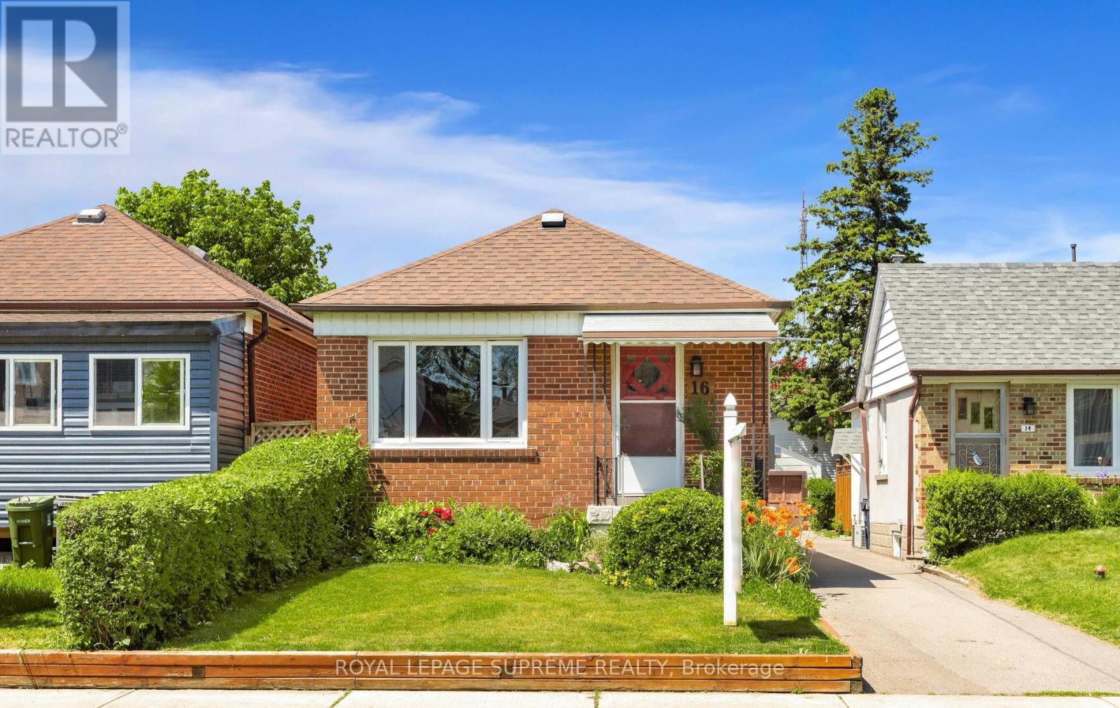 16 EAST DRIVE, Toronto, Ontario