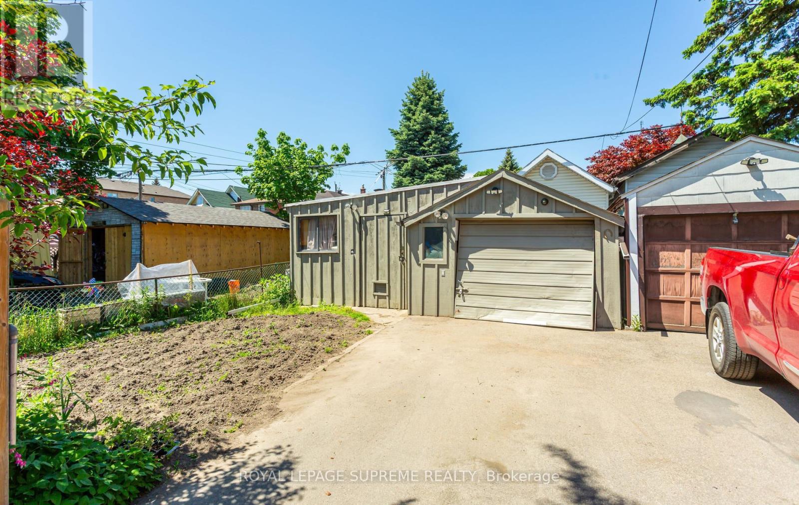 16 East Drive, Toronto, Ontario  M6N 2N7 - Photo 44 - W13227906