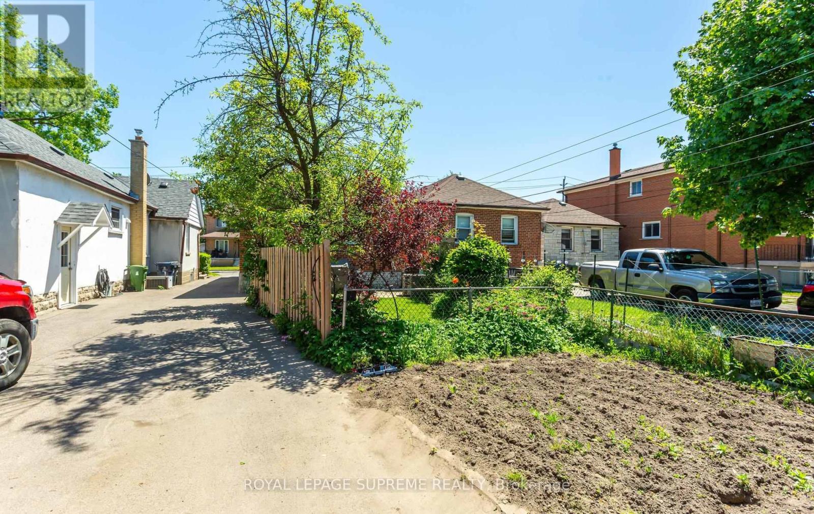 16 East Drive, Toronto, Ontario  M6N 2N7 - Photo 45 - W13227906