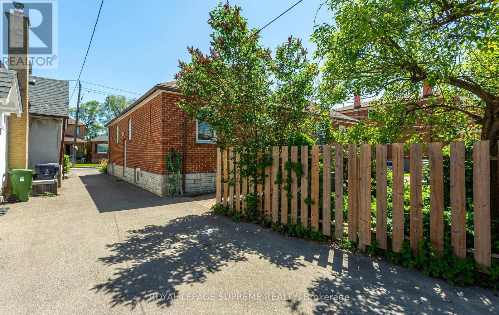 16 East Drive, Toronto, Ontario  M6N 2N7 - Photo 46 - W13227906