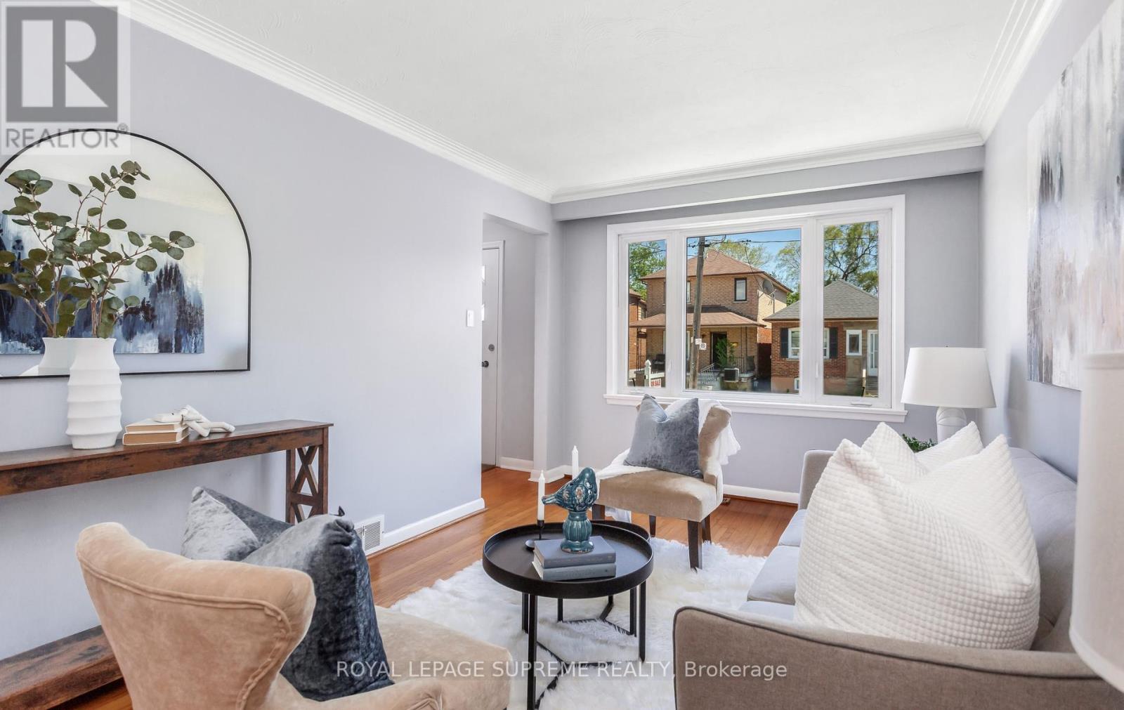 16 East Drive, Toronto, Ontario  M6N 2N7 - Photo 6 - W13227906