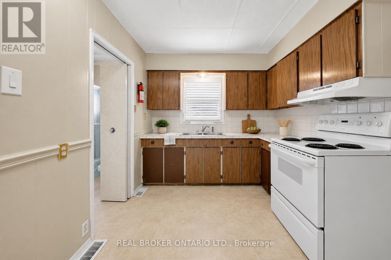 70 Poulette Street, Hamilton, Ontario  L8P 4E2 - Photo 6 - X13227824