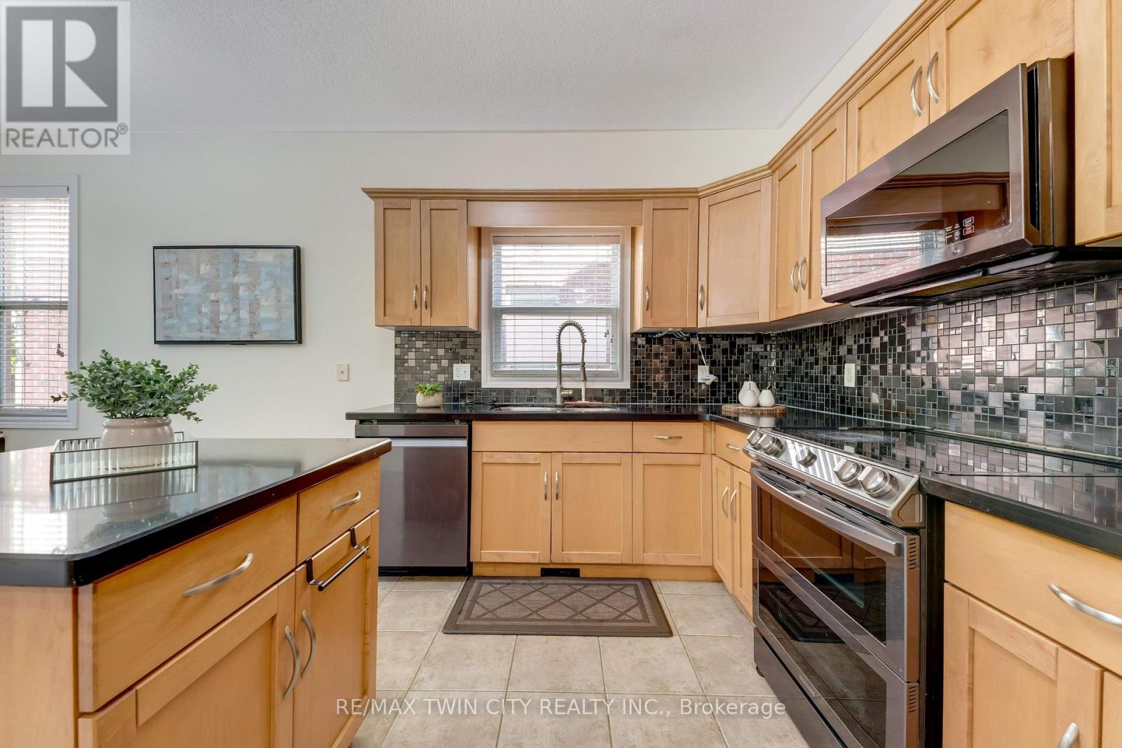 27 Tremaine Drive, Kitchener, Ontario  N2A 4L9 - Photo 11 - X13227830