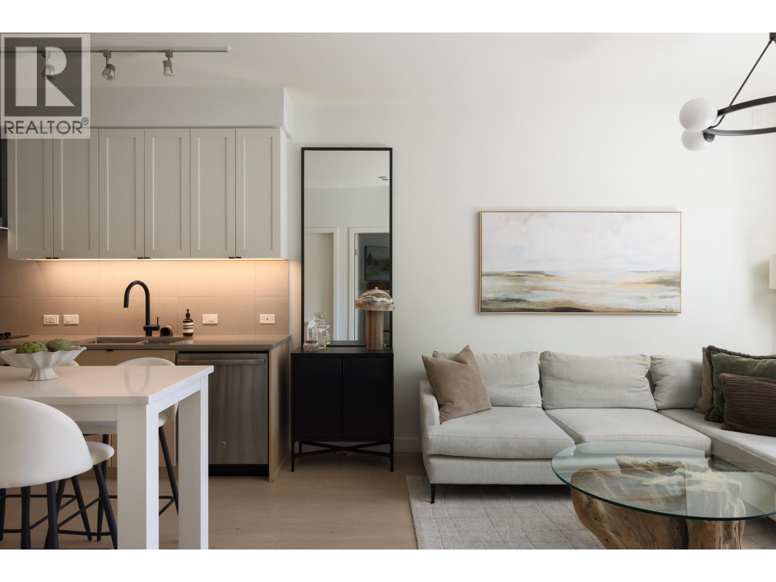 106 3205 MOUNTAIN HIGHWAY, North Vancouver, British Columbia