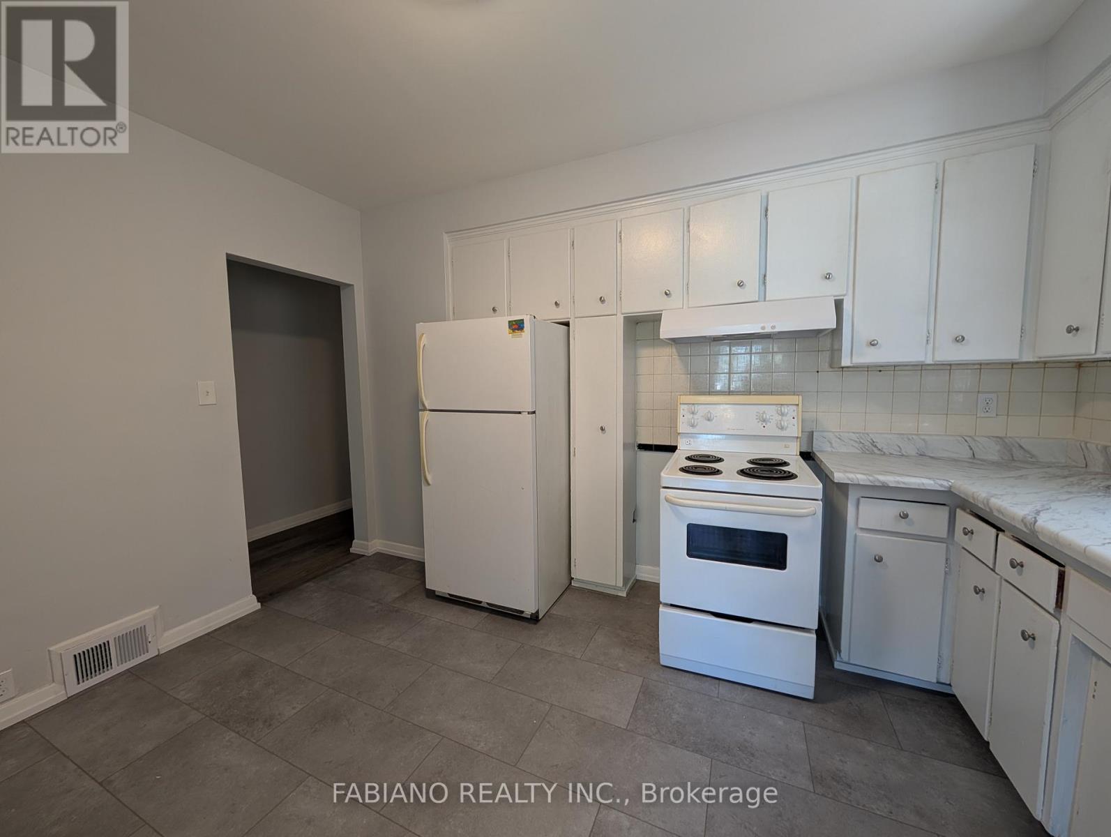 2 - 5 Hertford Avenue, Toronto, Ontario  M6M 1S1 - Photo 8 - W13227226