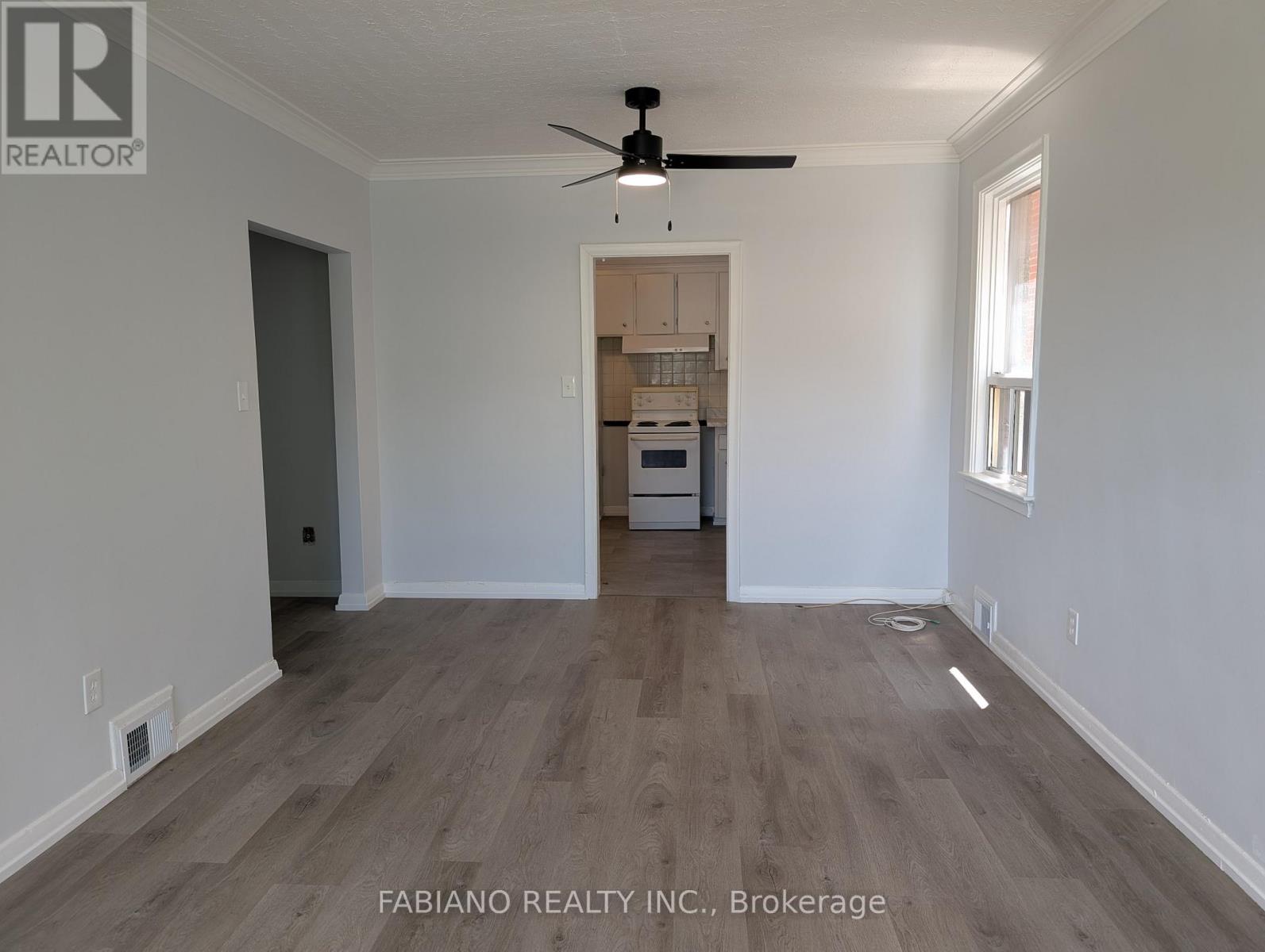 2 - 5 Hertford Avenue, Toronto, Ontario  M6M 1S1 - Photo 4 - W13227226