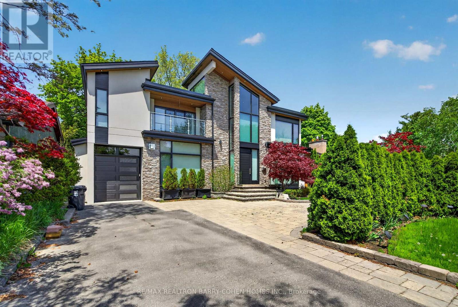 16 Chipping Road, Toronto, Ontario  M3B 1L1 - Photo 2 - C13228078