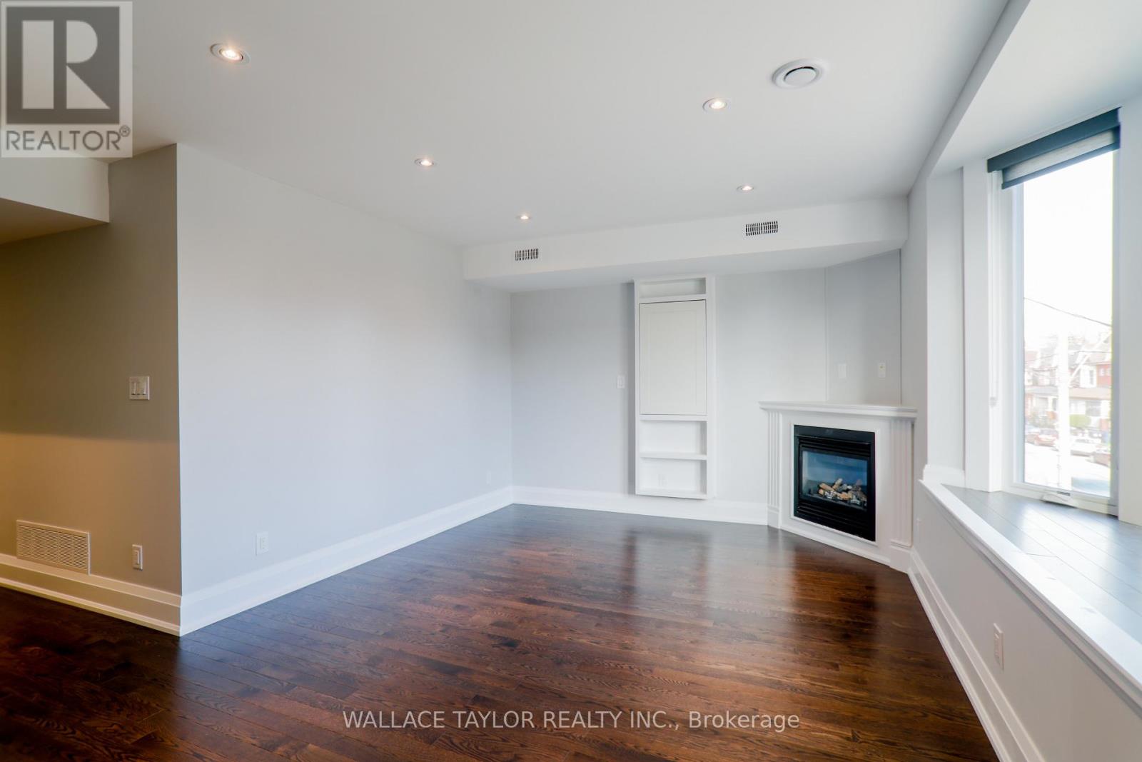 Upper - 148 Carlaw Avenue, Toronto, Ontario  M4M 2R9 - Photo 12 - E13228024