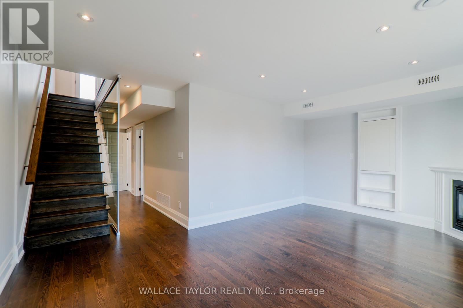 Upper - 148 Carlaw Avenue, Toronto, Ontario  M4M 2R9 - Photo 13 - E13228024