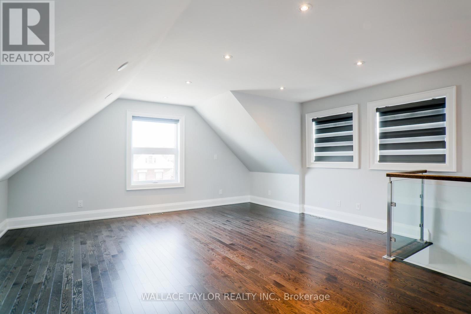 Upper - 148 Carlaw Avenue, Toronto, Ontario  M4M 2R9 - Photo 15 - E13228024