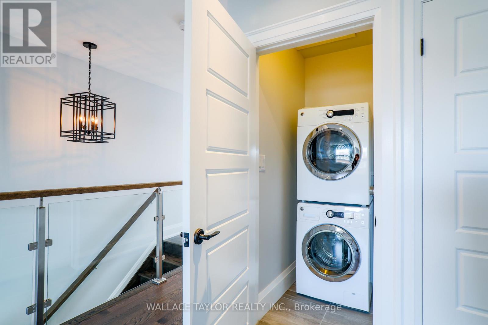 Upper - 148 Carlaw Avenue, Toronto, Ontario  M4M 2R9 - Photo 19 - E13228024