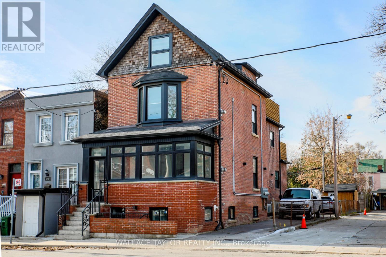 Upper - 148 Carlaw Avenue, Toronto, Ontario  M4M 2R9 - Photo 2 - E13228024