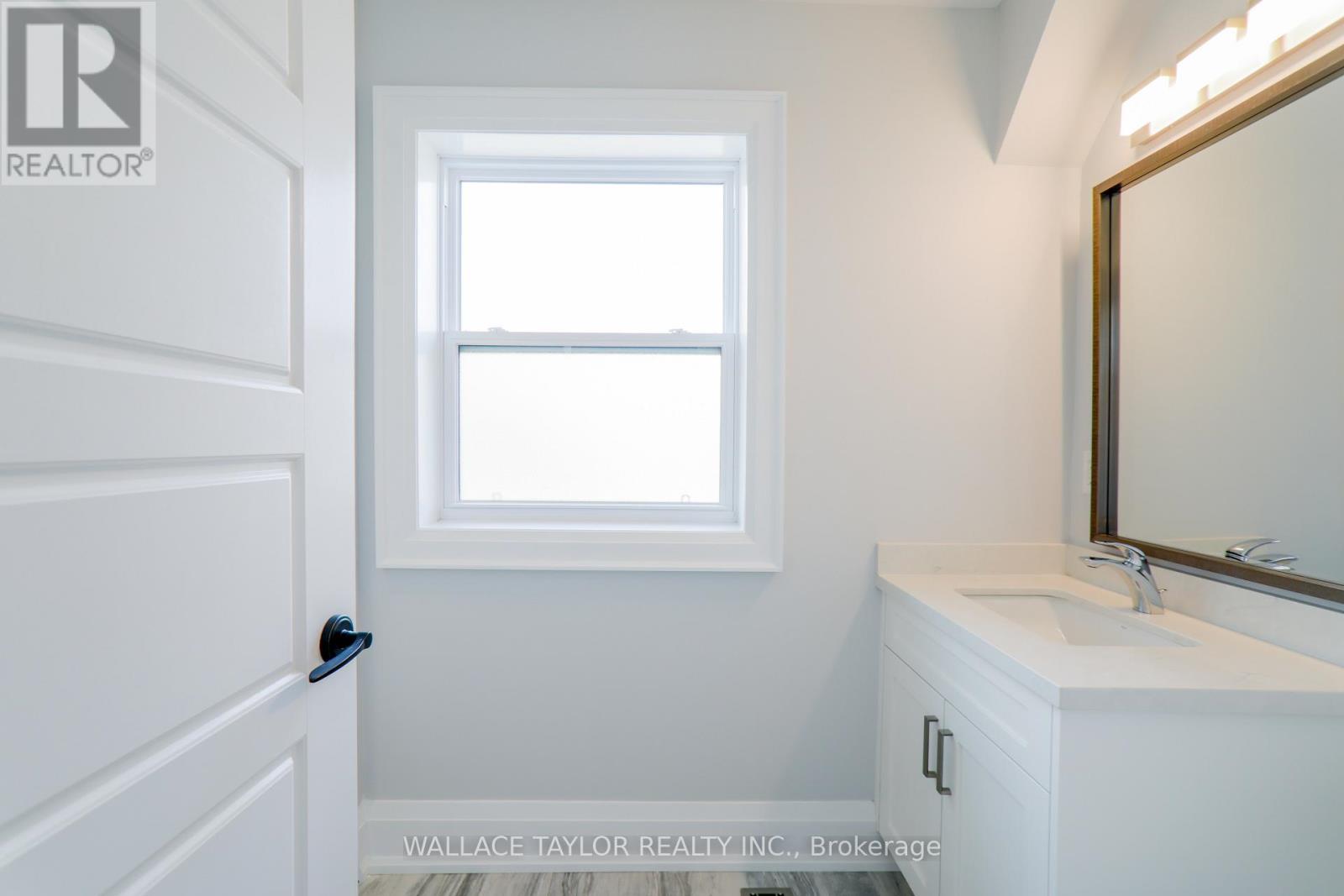 Upper - 148 Carlaw Avenue, Toronto, Ontario  M4M 2R9 - Photo 20 - E13228024