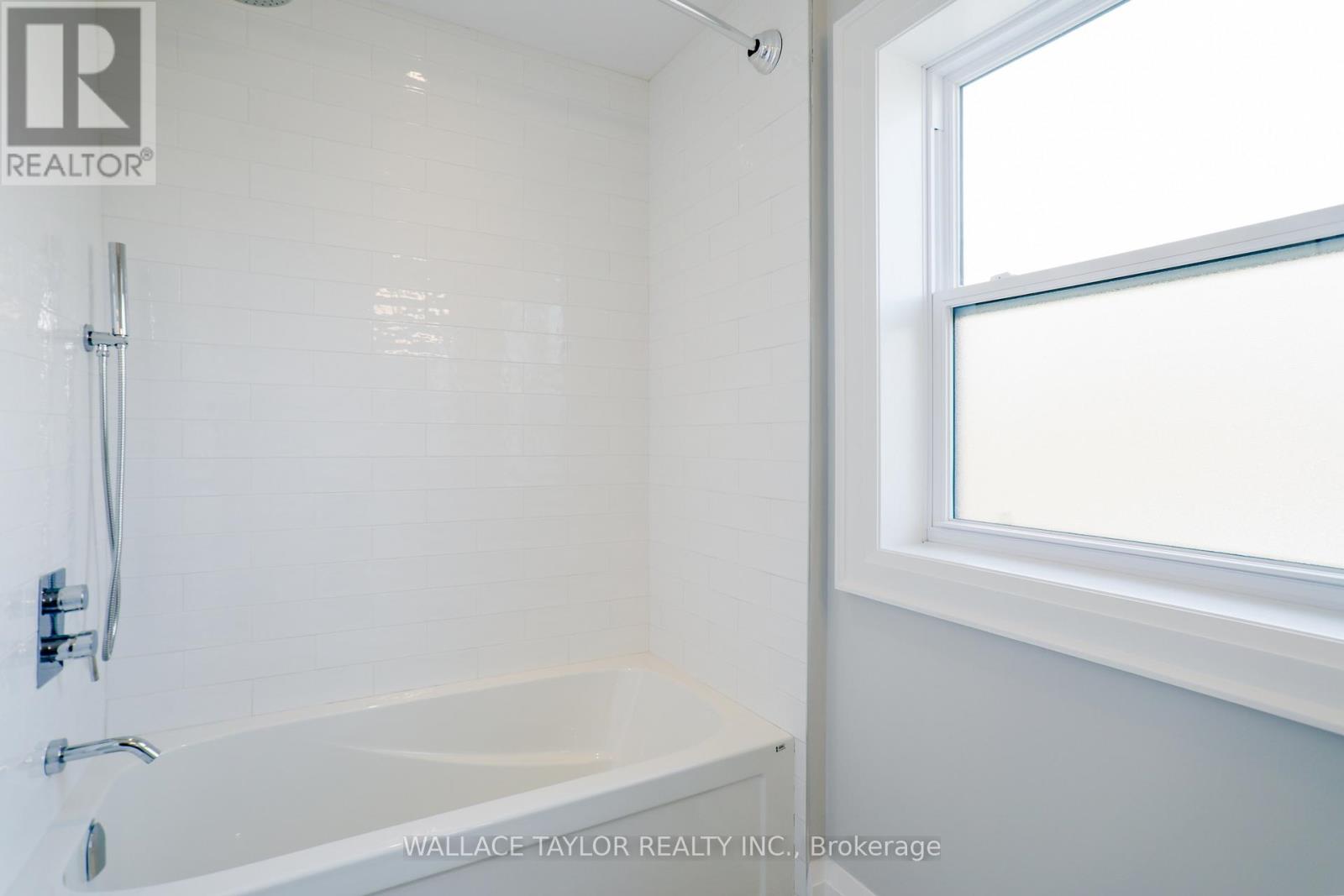 Upper - 148 Carlaw Avenue, Toronto, Ontario  M4M 2R9 - Photo 21 - E13228024