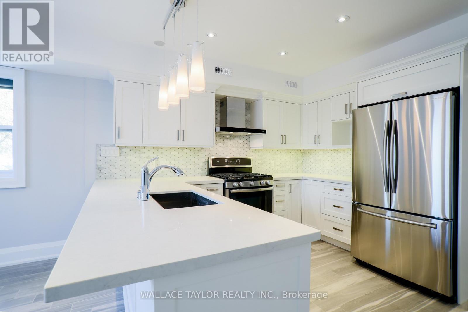 Upper - 148 Carlaw Avenue, Toronto, Ontario  M4M 2R9 - Photo 3 - E13228024