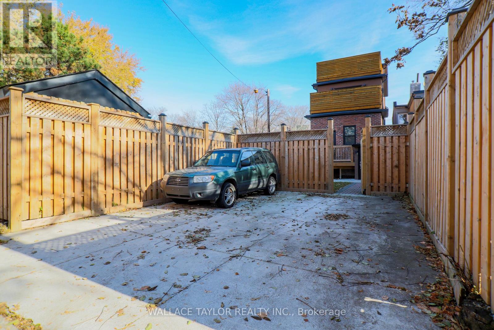 Upper - 148 Carlaw Avenue, Toronto, Ontario  M4M 2R9 - Photo 35 - E13228024