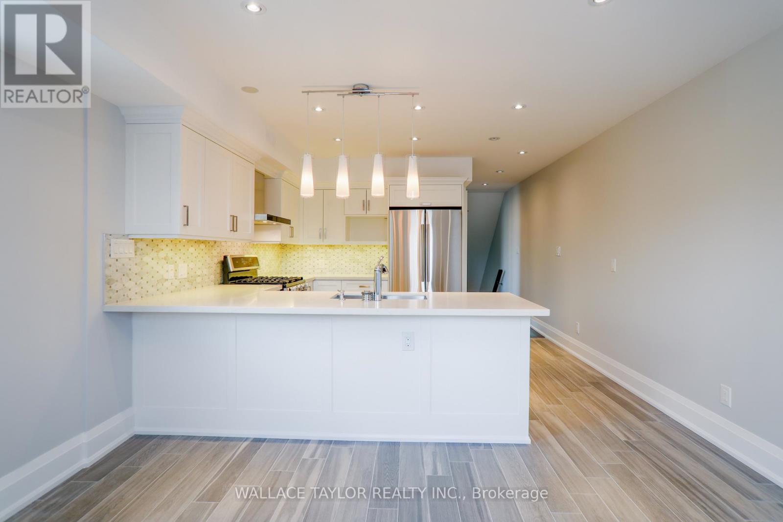 Upper - 148 Carlaw Avenue, Toronto, Ontario  M4M 2R9 - Photo 4 - E13228024