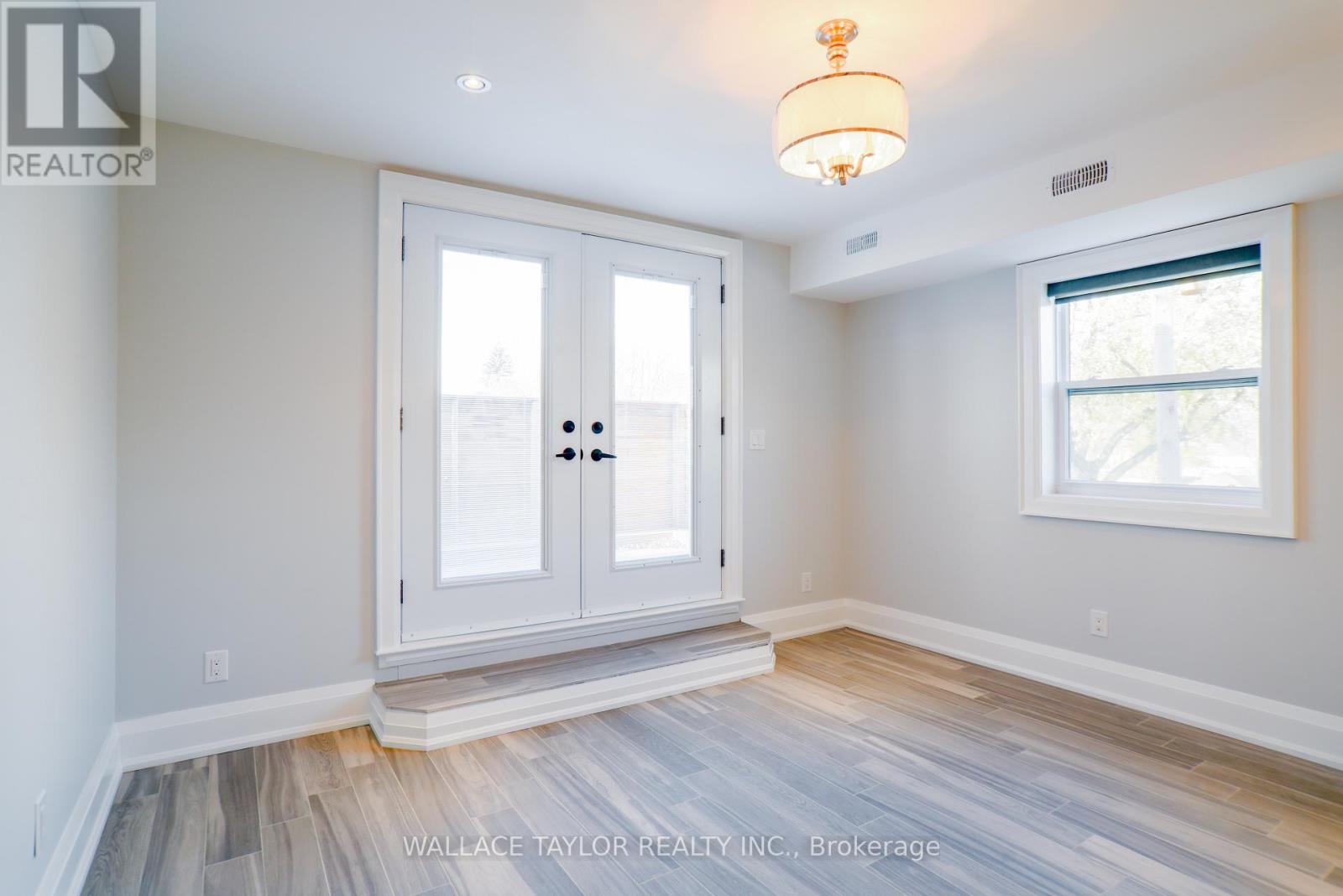 Upper - 148 Carlaw Avenue, Toronto, Ontario  M4M 2R9 - Photo 6 - E13228024
