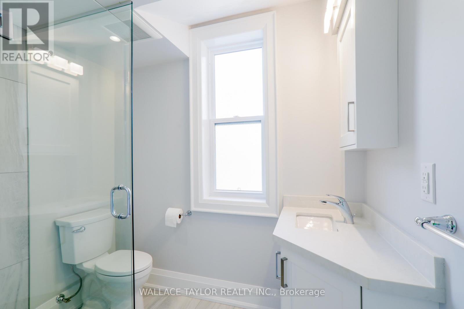 Upper - 148 Carlaw Avenue, Toronto, Ontario  M4M 2R9 - Photo 8 - E13228024
