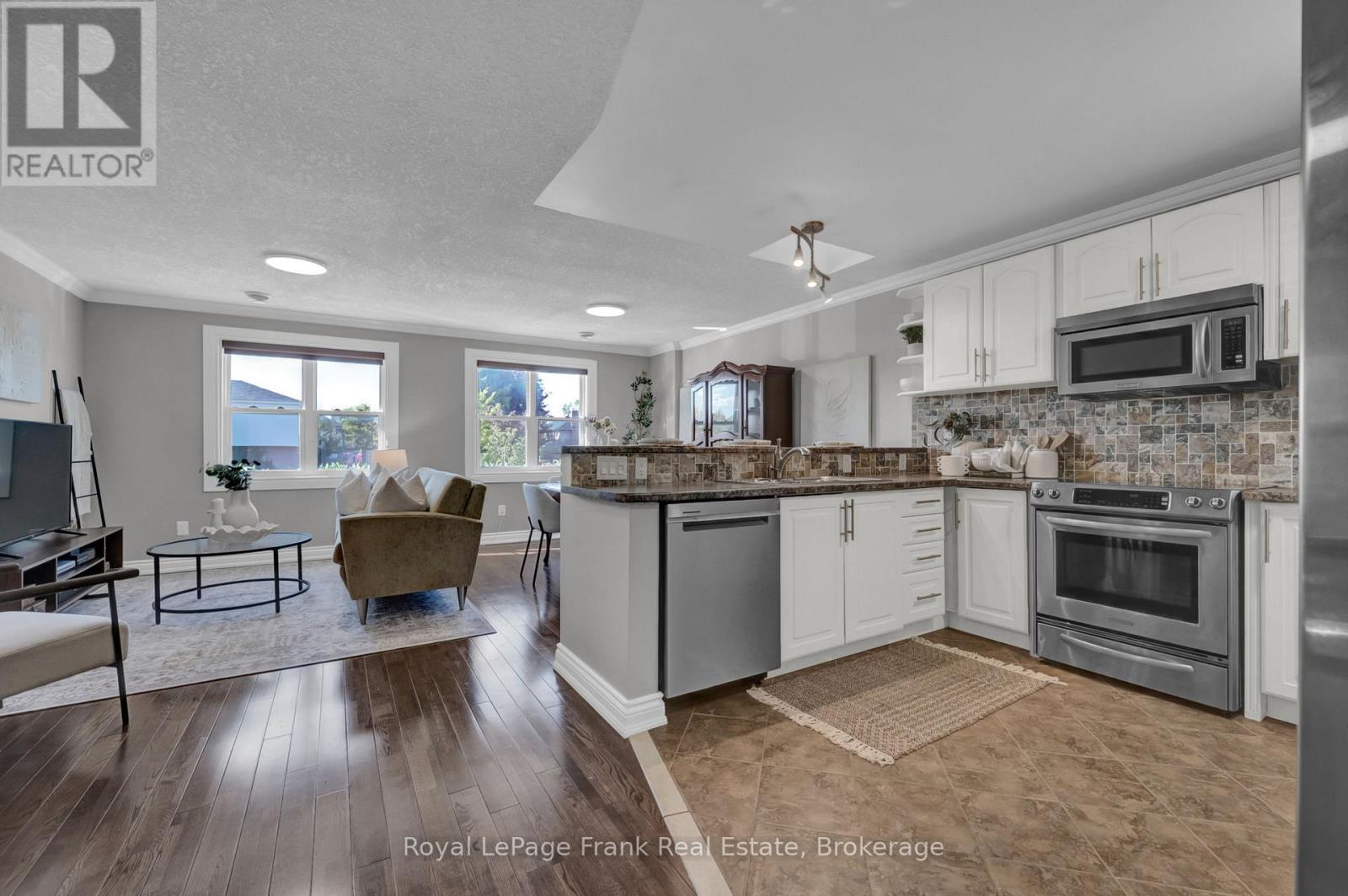 5 Empire Crescent, Clarington, Ontario  L1E 1E3 - Photo 4 - E13228488