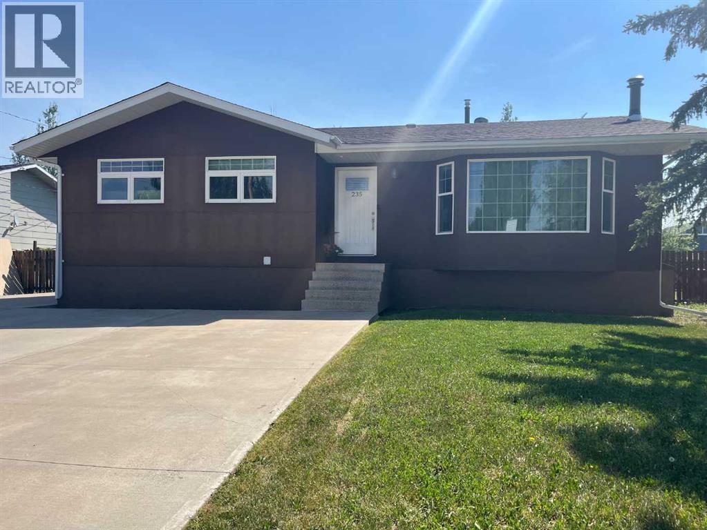 235s 50  W, Raymond, Alberta  T0K 2S0 - Photo 1 - A2314508
