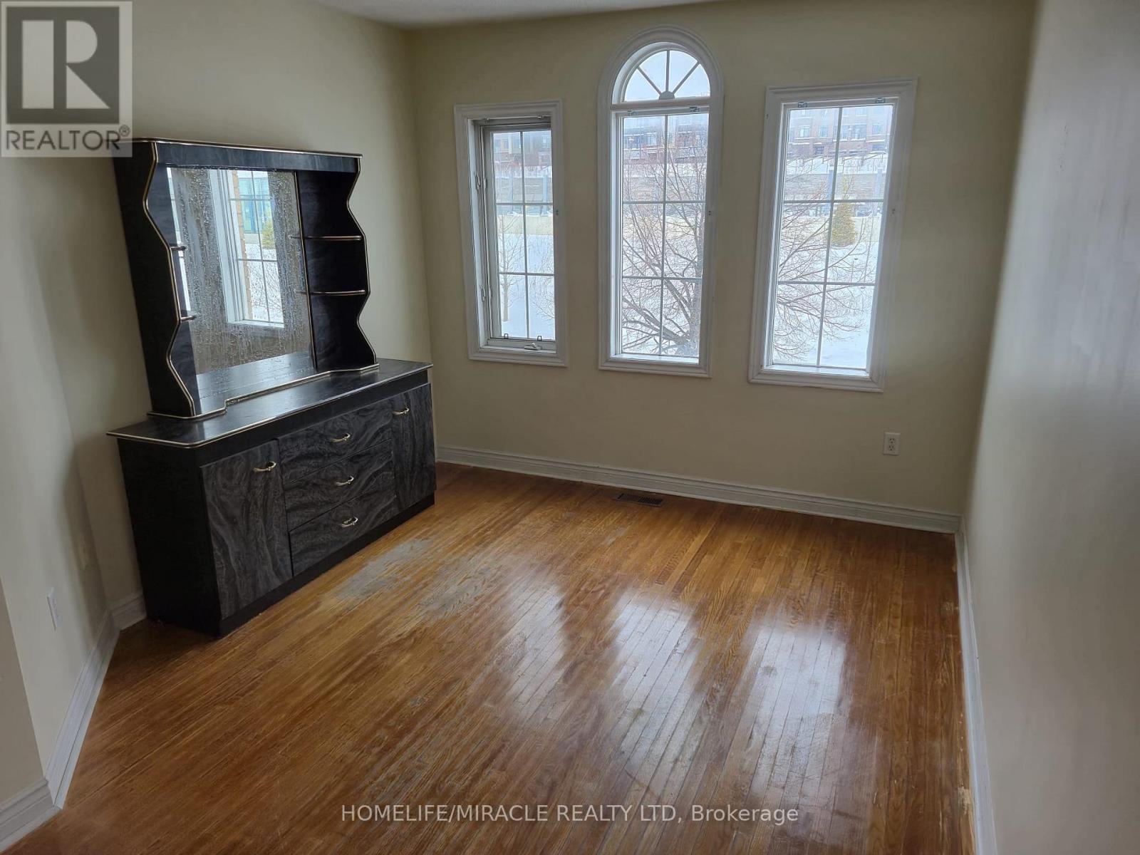 Upper - 124 Lindenshire Avenue, Vaughan, Ontario  L6A 2N5 - Photo 2 - N13227944