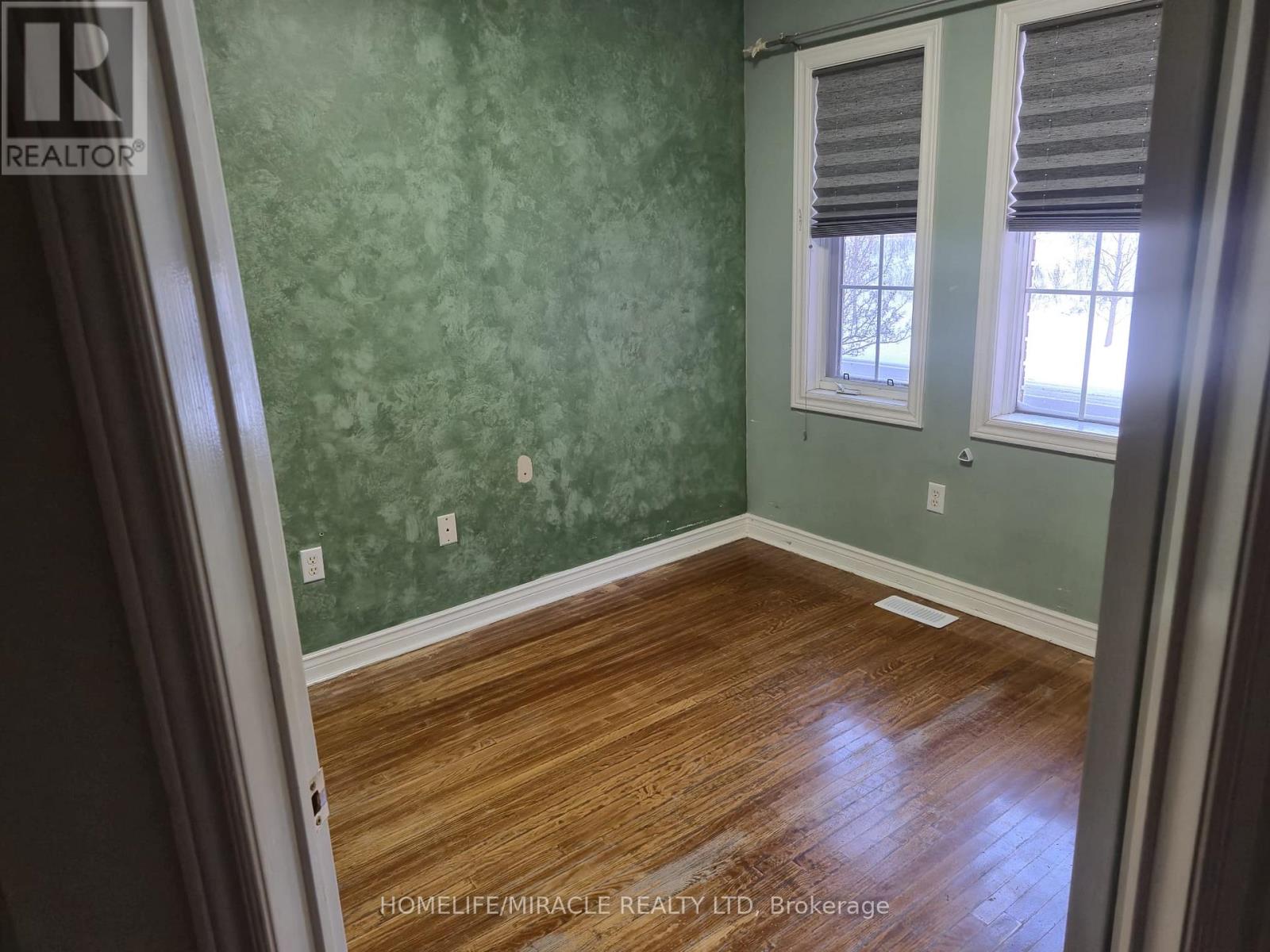 Upper - 124 Lindenshire Avenue, Vaughan, Ontario  L6A 2N5 - Photo 5 - N13227944