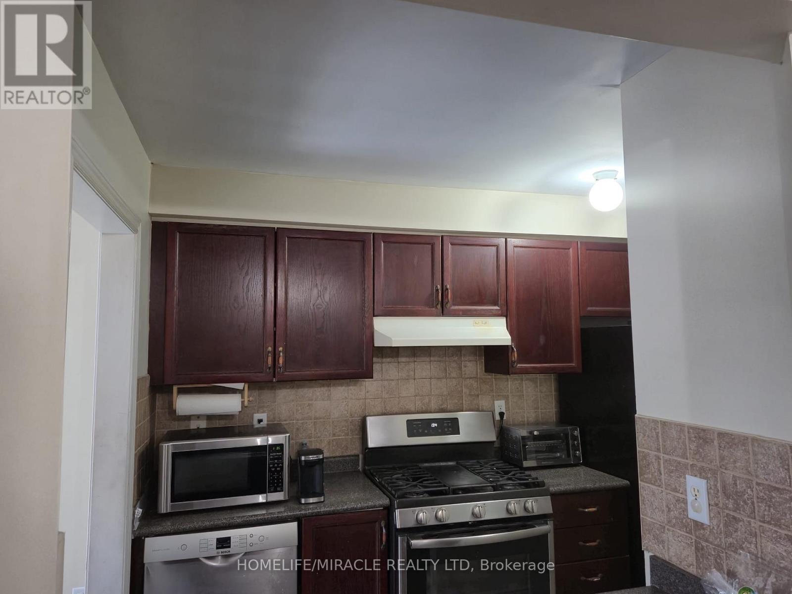 Upper - 124 Lindenshire Avenue, Vaughan, Ontario  L6A 2N5 - Photo 9 - N13227944