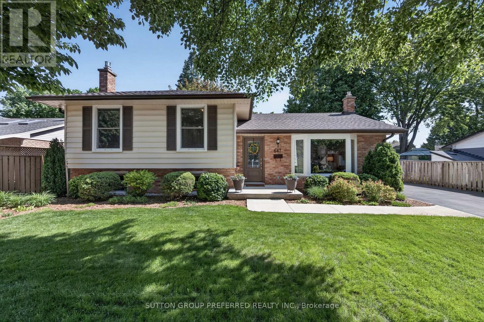 647 GLENGYLE CRESCENT, London North, Ontario