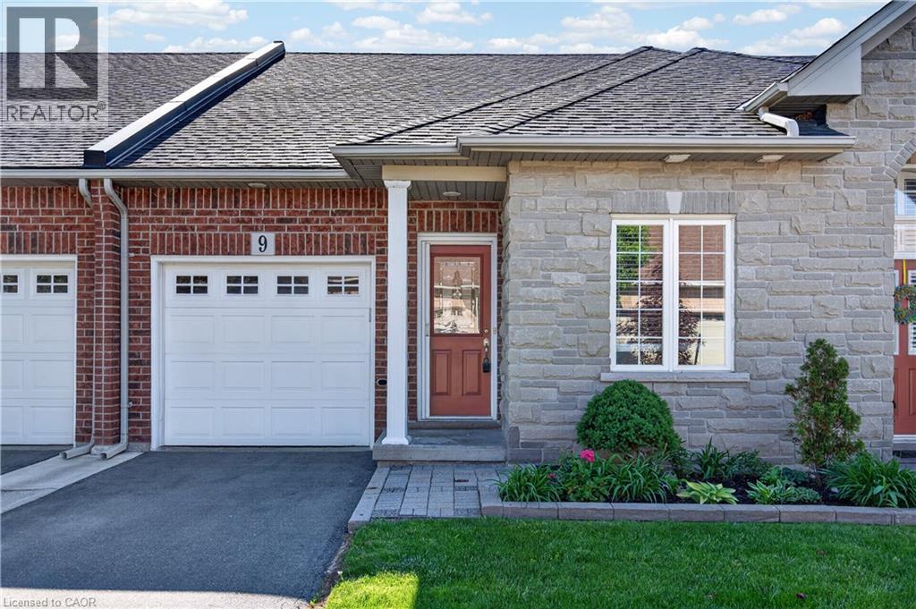 9 MANITOULIN Trail, Glanbrook, Ontario