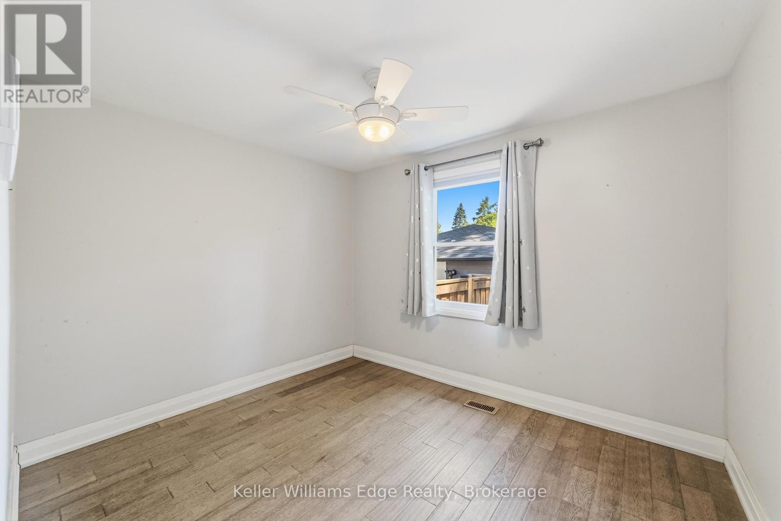 Upper - 2300 Wagner Crescent, Burlington, Ontario  L7R 1S9 - Photo 11 - W13228174