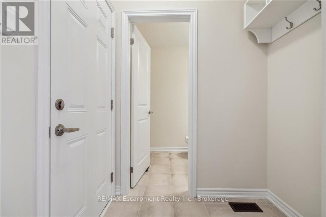 1396 National Common, Burlington, Ontario  L7P 0V6 - Photo 4 - W13228190